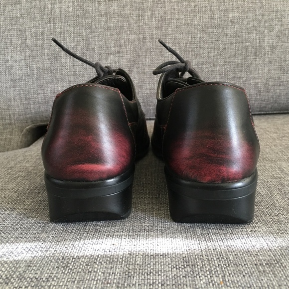 Naot Lako in Volcanic Red - Picture 4 of 6